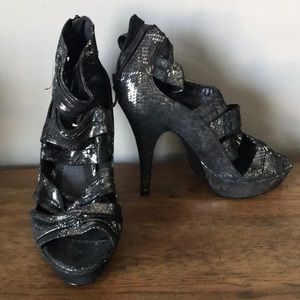 BCBG Black Snake Shimmer Heels 8 / 38 NWOB